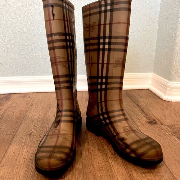 Burberry Boots US 6.5 - Picture 1 of 8